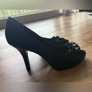 Black dressy party shoe. 👠